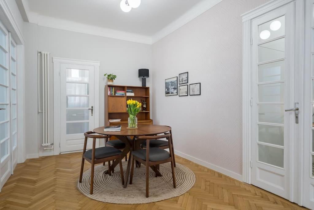 בוקרשט Exquisite Art Deco 2Br Apartment Prime Location מראה חיצוני תמונה