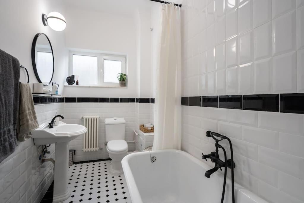 בוקרשט Exquisite Art Deco 2Br Apartment Prime Location מראה חיצוני תמונה